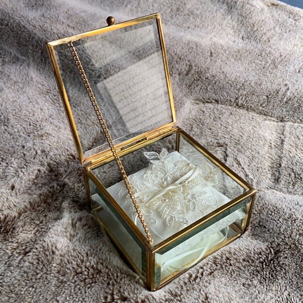 Gorgeous glass wedding ring box lace ring pillow